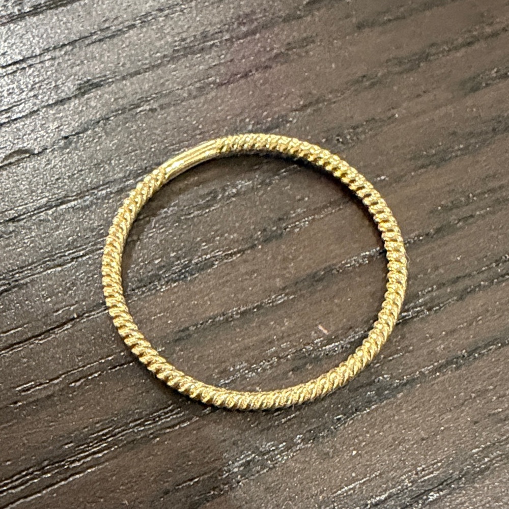 Mejuri Gold Twisted Ring - Picture 5 of 6